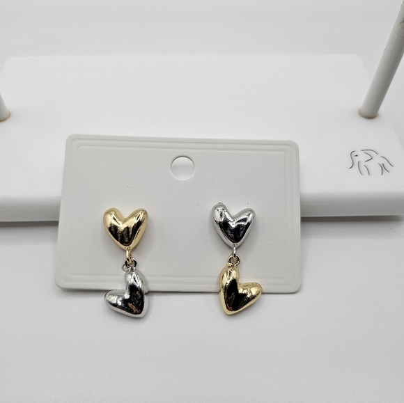 🆕️Metallic dangling connecting hearts earrings - Picture 1 of 3